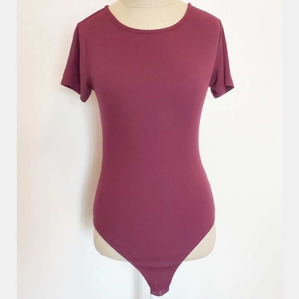 🌷Maroon Aeropostale Short Sleeve Body Suit🌷